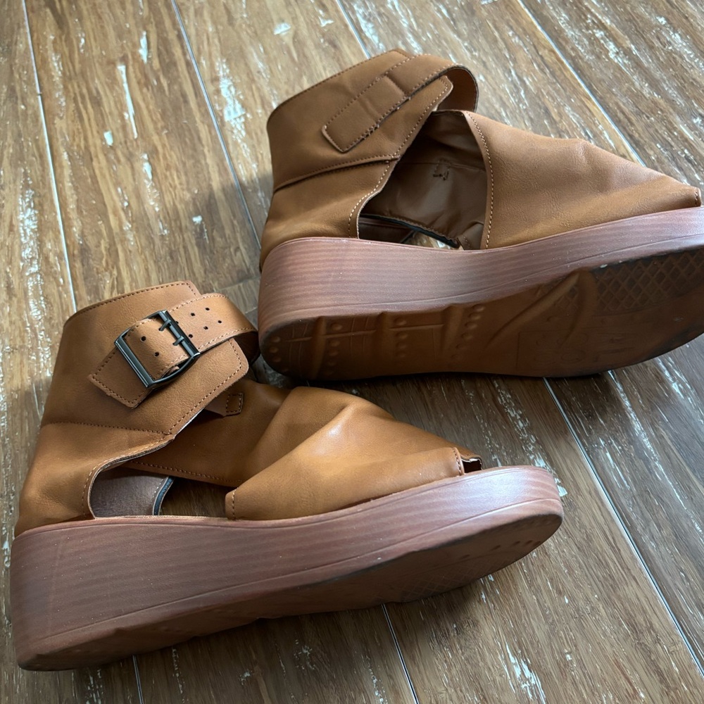 High top wedge sandal. Size 11.